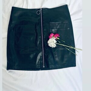 🖤 Forever 21 Faux Leather Mini Skirt – Size M – NWT